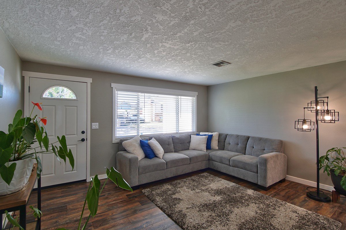 3631meadowviewstreetse_006