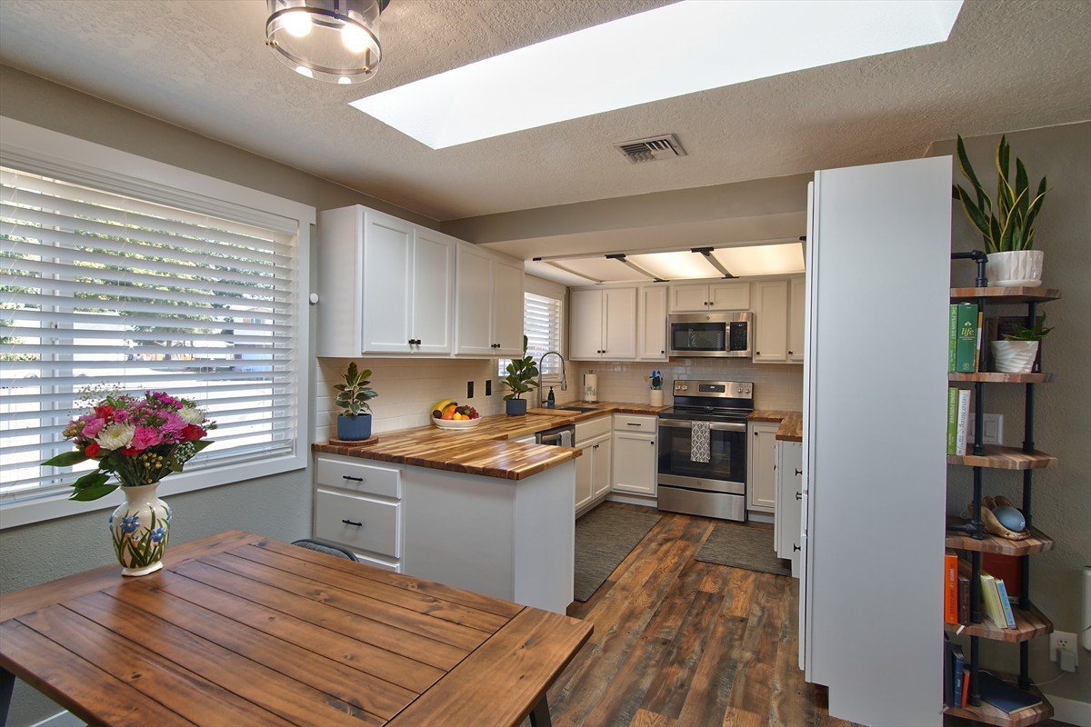 3631meadowviewstreetse_009