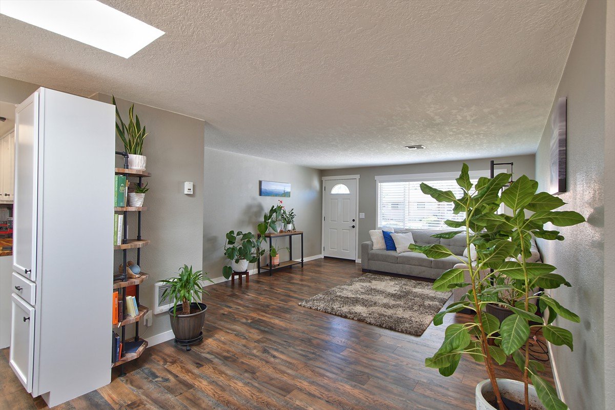 3631meadowviewstreetse_010