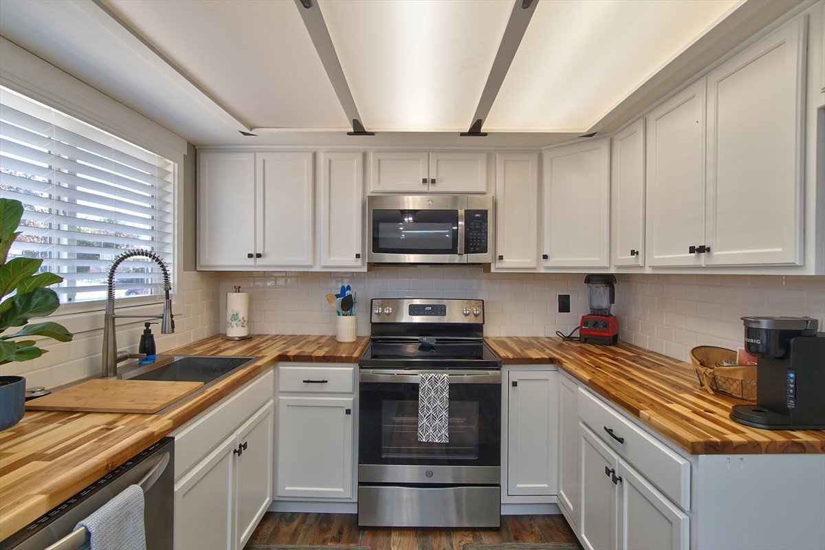 3631meadowviewstreetse_017