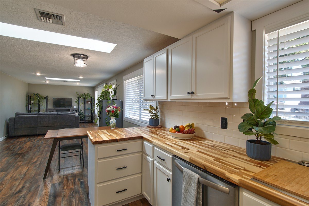 3631meadowviewstreetse_018