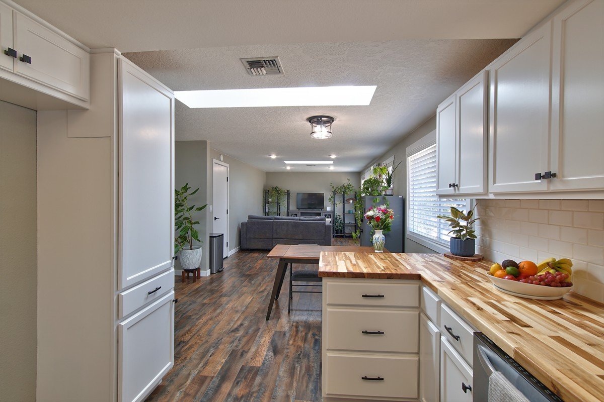 3631meadowviewstreetse_019