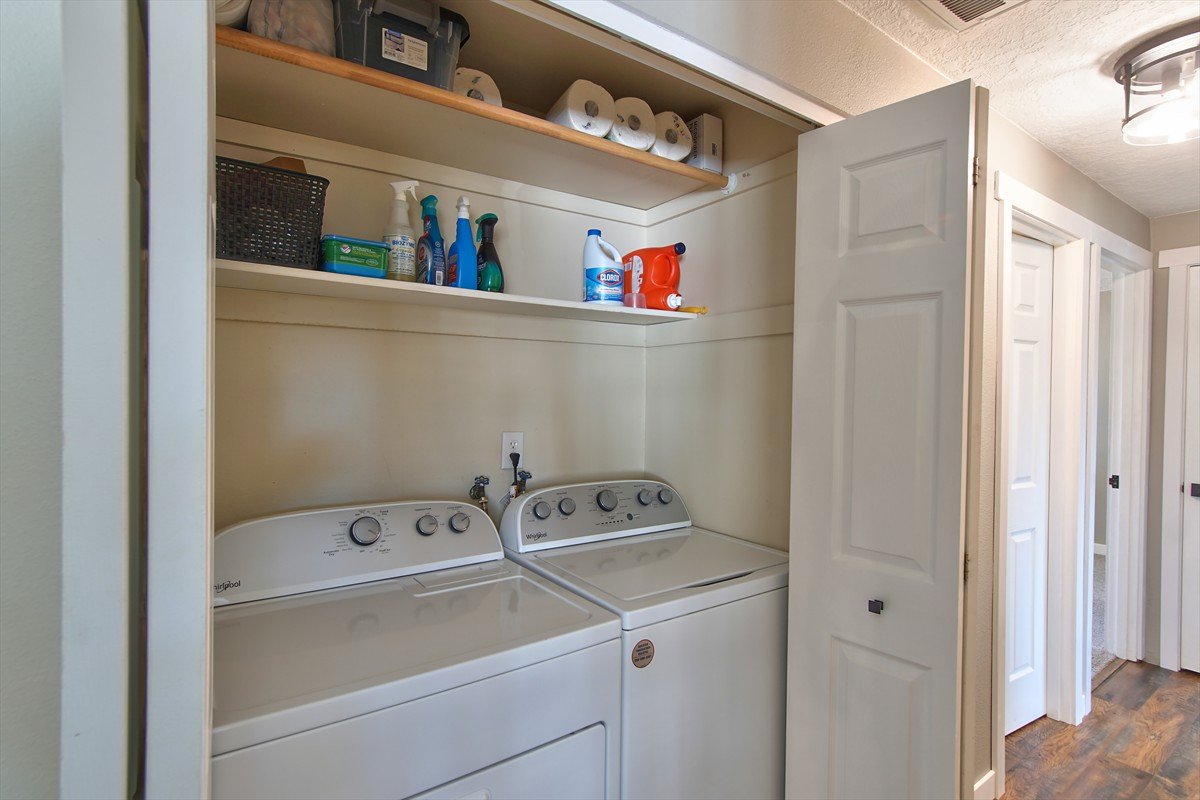 3631meadowviewstreetse_024