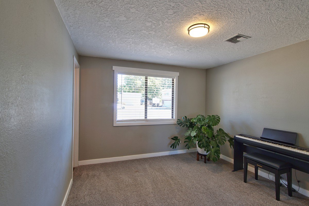 3631meadowviewstreetse_028