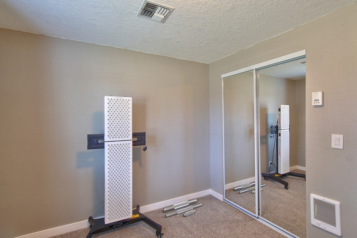 3631meadowviewstreetse_034