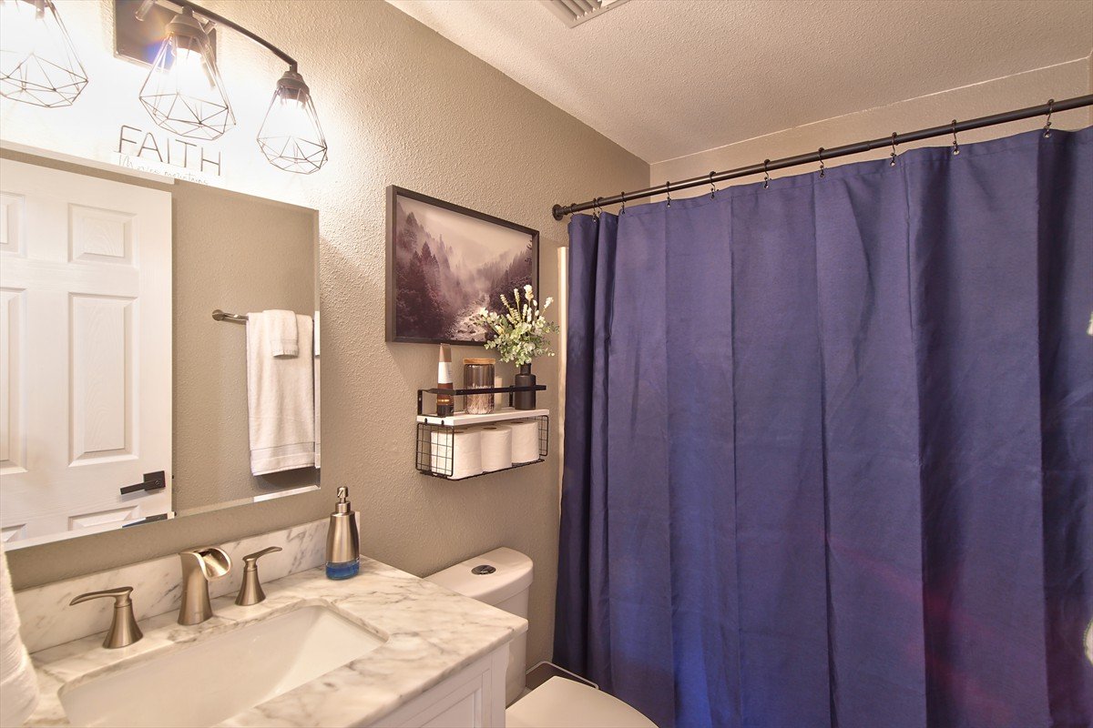 3631meadowviewstreetse_036