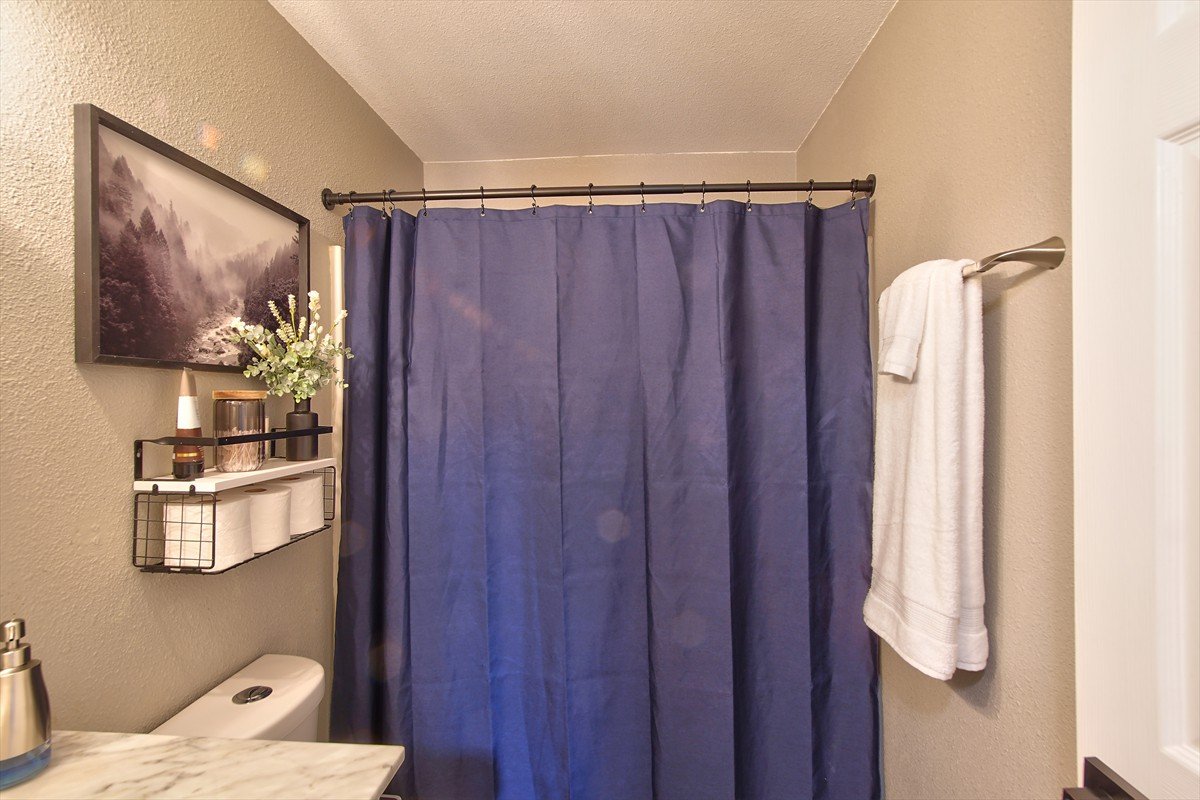 3631meadowviewstreetse_037