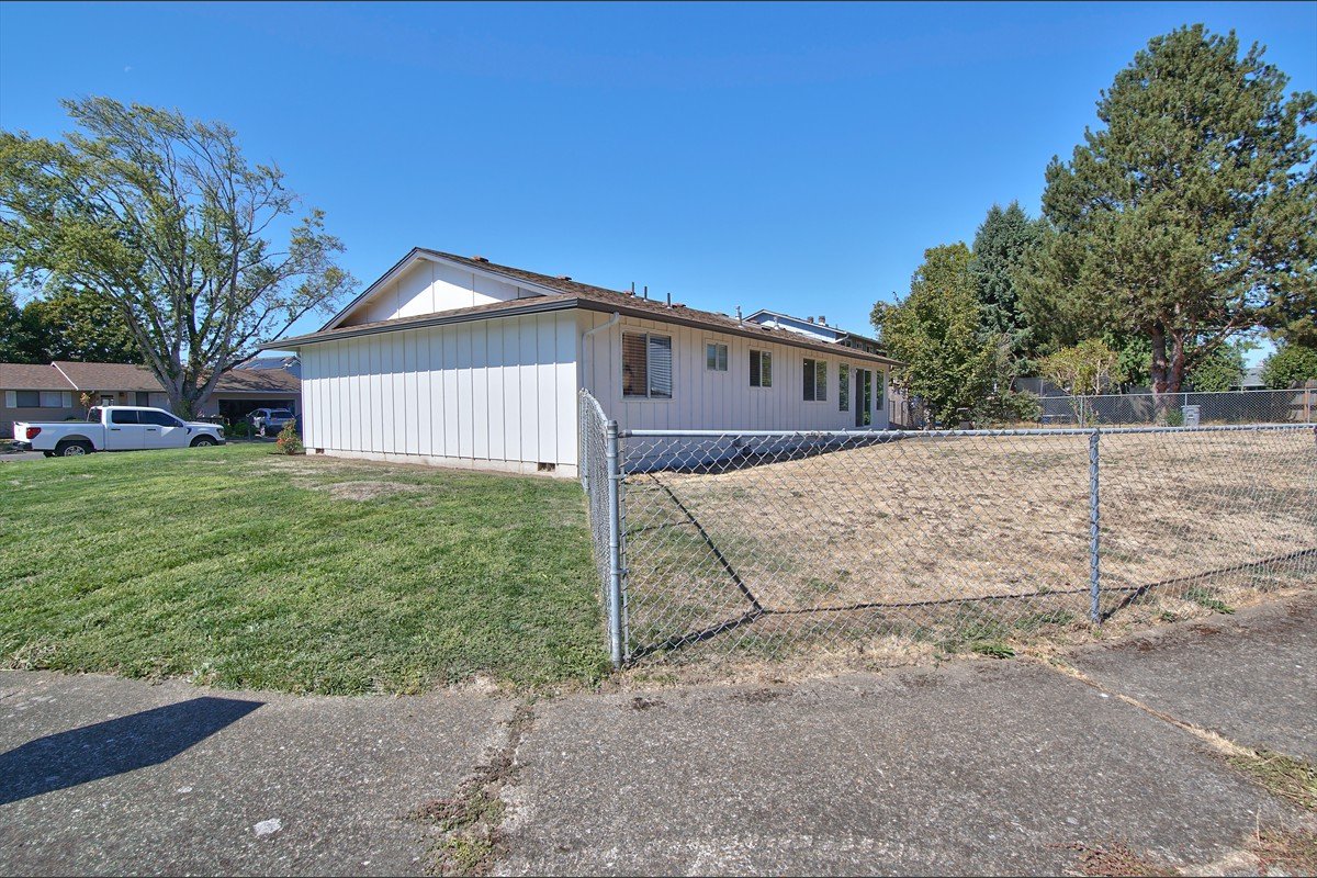 3631meadowviewstreetse_046