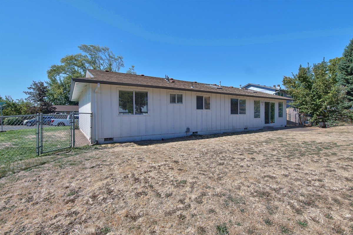 3631meadowviewstreetse_047